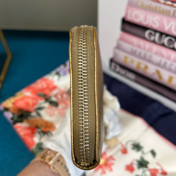 Prada long wallet in Gold - Picture 7 of 8